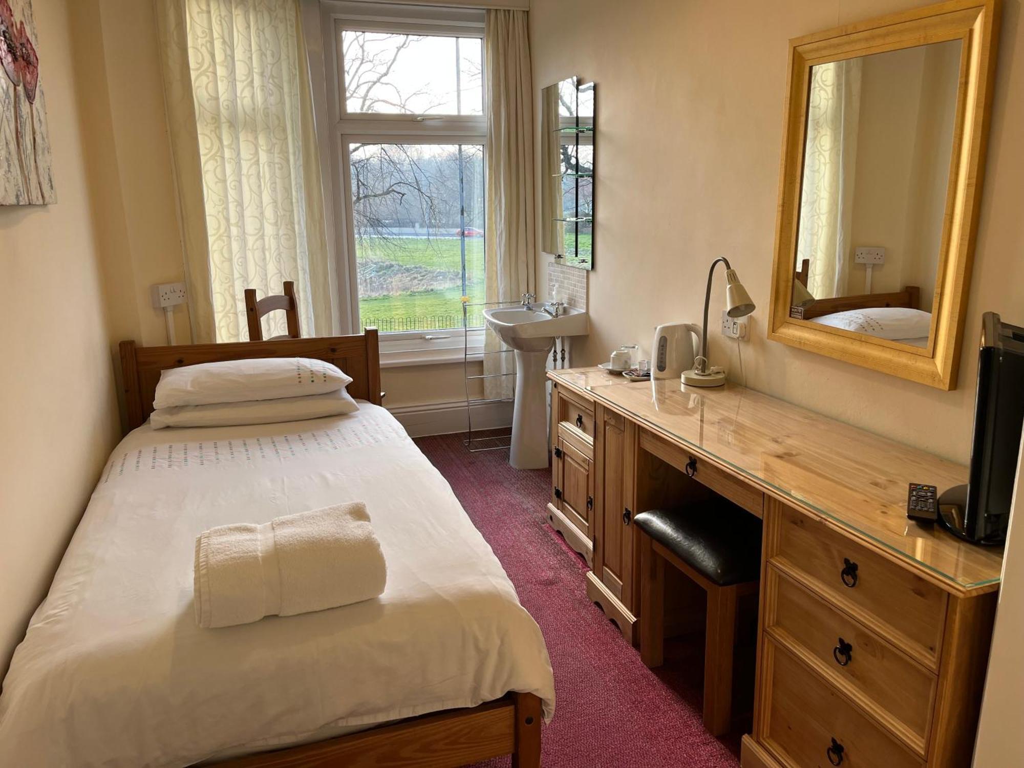 Chadwick Guest House Middlesbrough Bagian luar foto